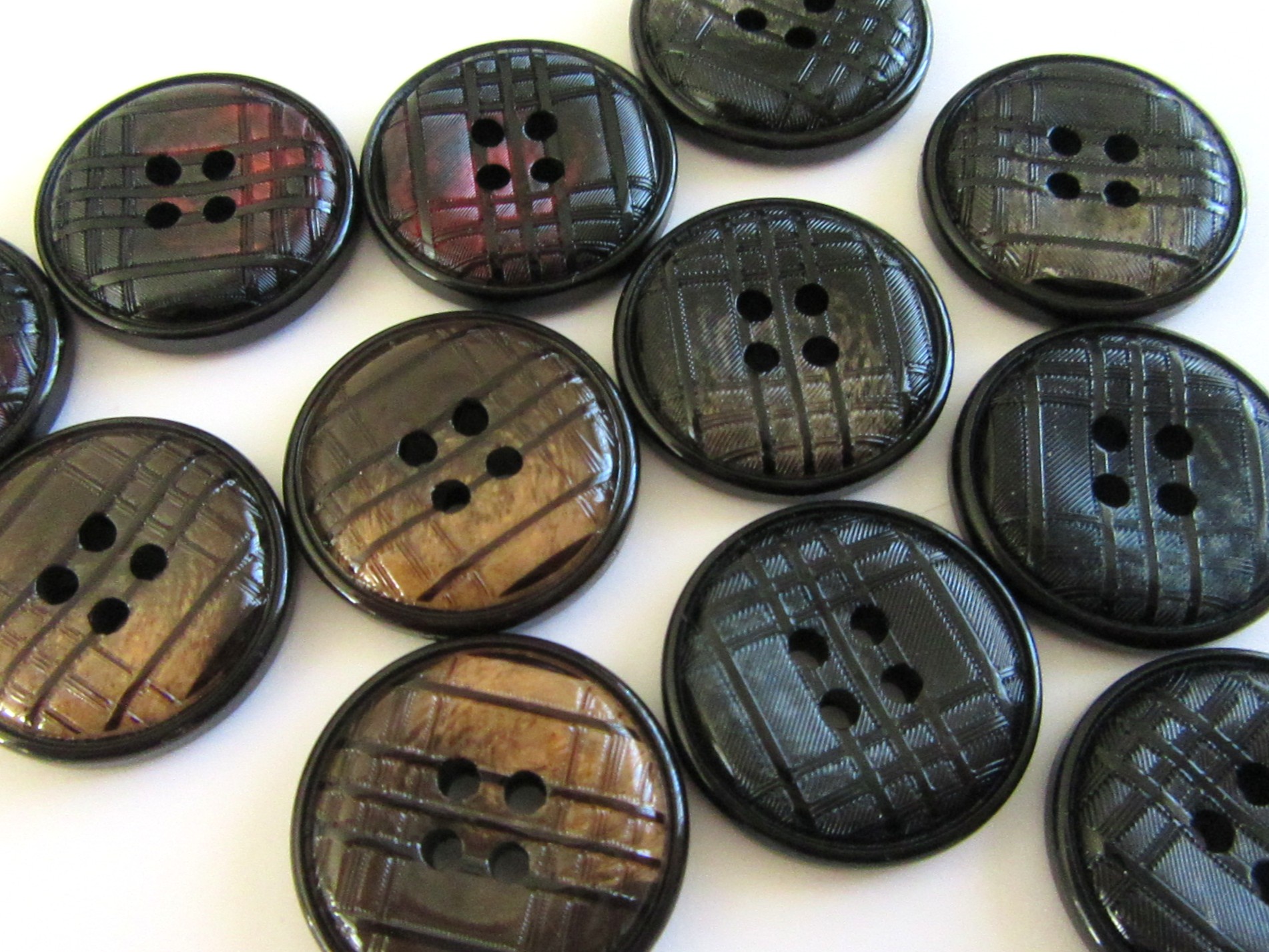 3796 tituls BUTTON 3795 - Image 1