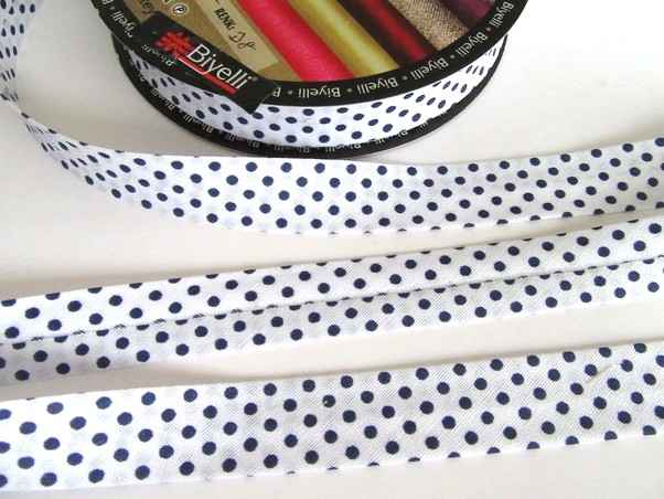 D8 balta ar t zilu COTTON BIAS BINDING PRINTED 2CM - Image 1